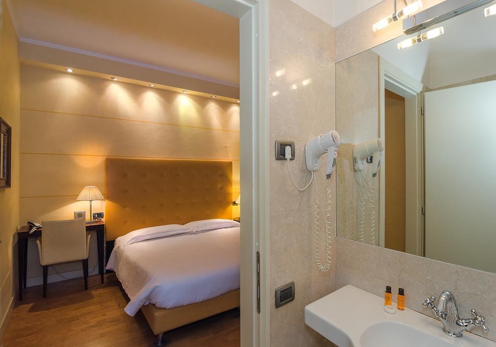 פיזה Hotel Novecento מראה חיצוני תמונה
