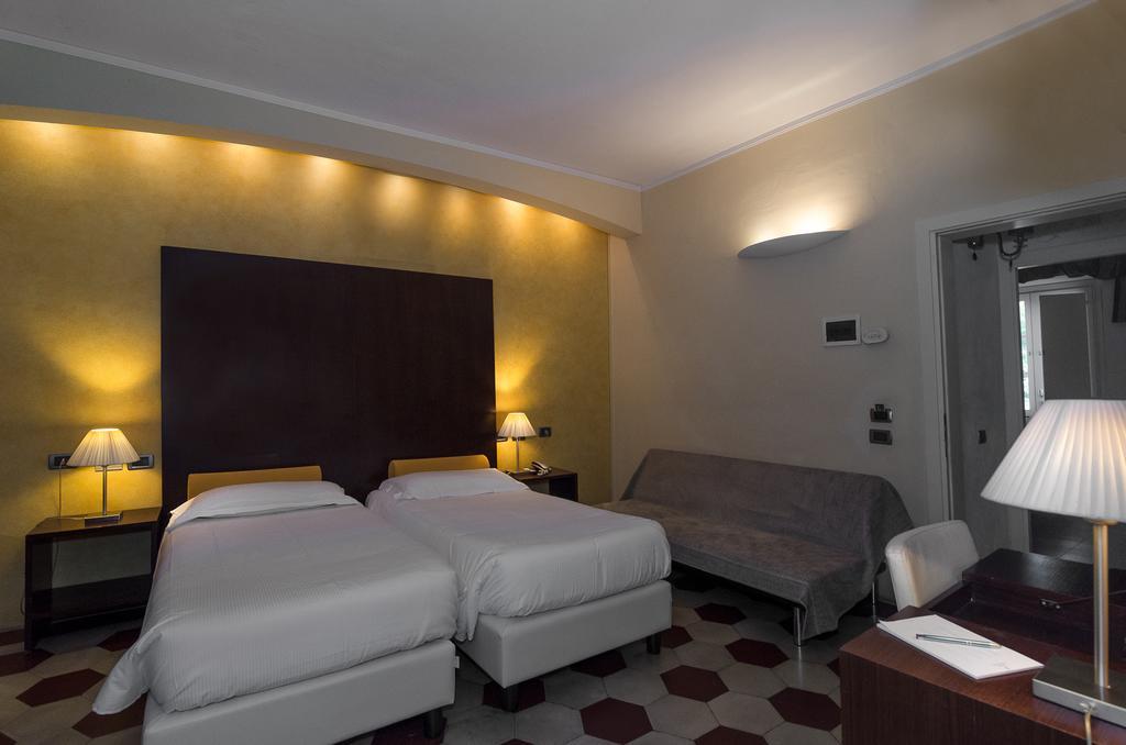 פיזה Hotel Novecento מראה חיצוני תמונה